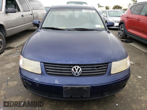 2000 Volkswagen Passat with VIN WVWMA23B9YP355680, listed as a Copart auction lot 45560034 with 82,100 mi miles and Salvage title. Bid and sale history available at DreamBid. Image 5.