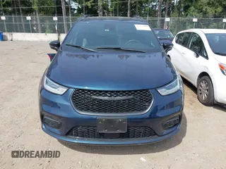 2023 Chrysler Pacifica Limited with VIN 2C4RC3GGXPR555282, listed as a IAAI auction lot 42452848 with 18,373 mi miles and . Bid and sale history available at DreamBid. Image 13.