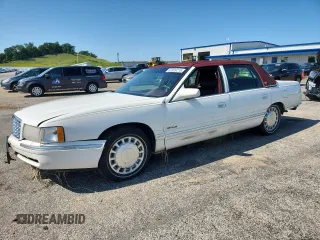 1998 Cadillac DeVille z VIN 1G6KD54Y6WU724502, wystawiony jako Copart lot #62839215 z przebiegiem Nie podano mil oraz Nie do naprawy • Non repairable. Historia ofert i sprzedaży dostępna na DreamBid. Obrazek 1.