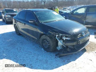 2011 Volkswagen Jetta SE with VIN 3VWDX7AJXBM322137, listed as a IAAI auction lot 41623646 with 215,478 mi miles and . Bid and sale history available at DreamBid. Image 1.