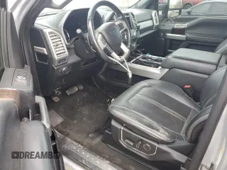 2017 Ford F-250 Lariat z VIN 1FT7W2BT9HEB39980, wystawiony jako Copart lot #81118924 z przebiegiem 135 471 mil mil oraz Szkoda całkowita • Salvage title. Historia ofert i sprzedaży dostępna na DreamBid. Obrazek 8.