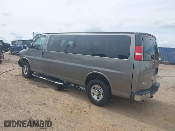 2012 Chevrolet Express Passenger 1LT z VIN 1GAZG1FAXC1179373, wystawiony jako IAAI lot #42348209 z przebiegiem 112 719 mil mil oraz . Historia ofert i sprzedaży dostępna na DreamBid. Obrazek 3.