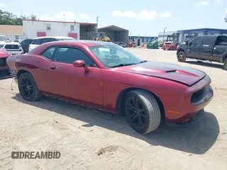 2017 Dodge Challenger SXT z VIN 2C3CDZAGXHH640987, wystawiony jako IAAI lot #42462976 z przebiegiem 146 943 mil mil oraz . Historia ofert i sprzedaży dostępna na DreamBid. Obrazek 1.