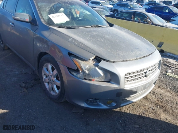 2009 Nissan Maxima 3.5 S with VIN 1N4AA51E59C819080, listed as a IAAI auction lot 41220175 with 239,633 mi miles. Bid and sale history available at carsss.com. Image 5.