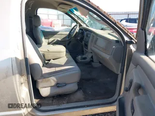 2002 Dodge 1500 z VIN 1D7HA16K42J261553, wystawiony jako IAAI lot #42435682 z przebiegiem 206 805 mil mil oraz . Historia ofert i sprzedaży dostępna na DreamBid. Obrazek 5.