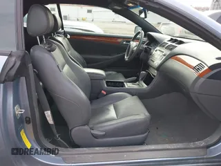 2008 Toyota Solara SE z VIN 4T1FA38P58U156285, wystawiony jako IAAI lot #41553837 z przebiegiem 114 391 mil mil oraz . Historia ofert i sprzedaży dostępna na DreamBid. Obrazek 5.