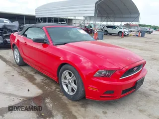 2013 Ford Mustang V6 с VIN 1ZVBP8EM7D5239369, выставлен на аукционе IAAI как лот 42119479 с пробегом 72 893 миль миль и . История ставок и продаж доступна на DreamBid. Изображение 1.