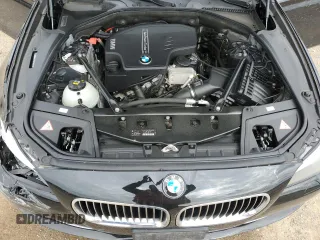 2013 BMW 5 Series 528i xDrive z VIN WBAXH5C58DD108132, wystawiony jako Copart lot #57969865 z przebiegiem 68 308 mil mil oraz Szkoda całkowita • Salvage title. Historia ofert i sprzedaży dostępna na DreamBid. Obrazek 11.