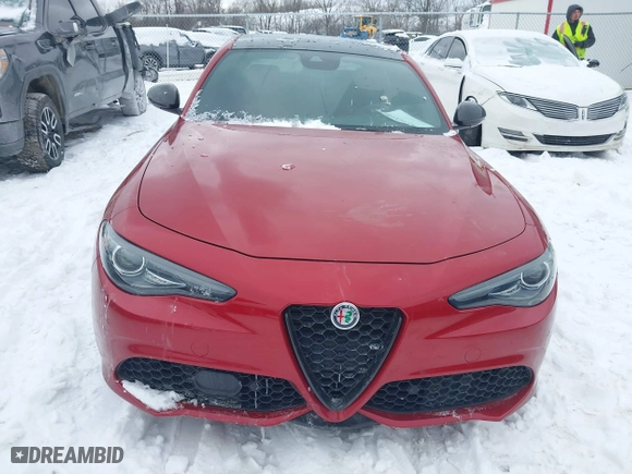 2021 Alfa Romeo Giulia Ti with VIN ZARFANBN5M7641290, listed as a IAAI auction lot 41593350 with 59,664 mi miles. Bid and sale history available at carsss.com. Image 13.