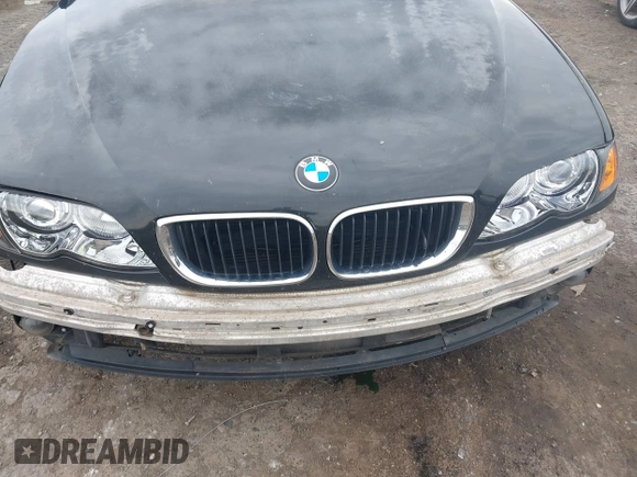 2005 BMW 3 Series 325i with VIN WBAET37435NH06607, listed as a IAAI auction lot 41974725 with 195,378 mi miles. Bid and sale history available at carsss.com. Image 6.