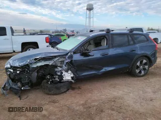 2020 Volvo V60 z VIN YV4102WK6L1034139, wystawiony jako Copart lot #71106432 z przebiegiem Nie podano mil oraz . Historia ofert i sprzedaży dostępna na DreamBid. Obrazek 1.