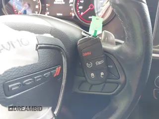2020 Dodge Charger R/T z VIN 2C3CDXCT8LH184205, wystawiony jako IAAI lot #42009153 z przebiegiem 53 270 mil mil oraz . Historia ofert i sprzedaży dostępna na DreamBid. Obrazek 11.