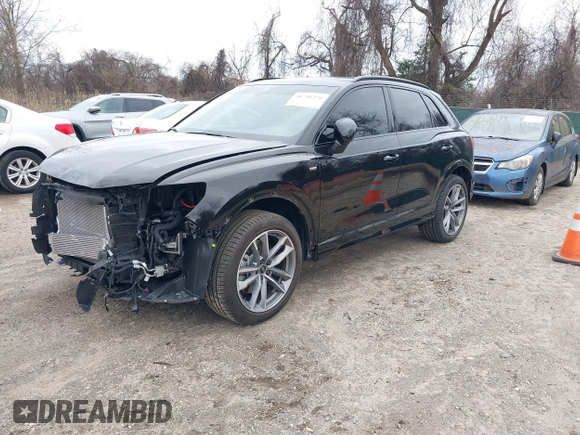 2024 Audi Q3 S line Premium Plus z VIN WA1EECF33R1086173, wystawiony jako IAAI lot #41741276 z przebiegiem 8987 mil mil oraz . Historia ofert i sprzedaży dostępna na DreamBid. Obrazek 2.