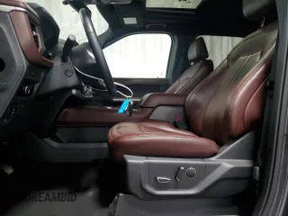2024 Ford Expedition Limited z VIN 1FMJU2A82REA40908, wystawiony jako Copart lot #66511765 z przebiegiem 30 055 mil mil oraz Czysty tytuł • Clean title. Historia ofert i sprzedaży dostępna na DreamBid. Obrazek 7.