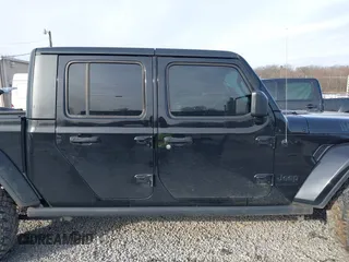 2023 Jeep Gladiator Sport S z VIN 1C6HJTAG7PL567903, wystawiony jako IAAI lot #41574387 z przebiegiem 49 378 mil mil oraz . Historia ofert i sprzedaży dostępna na DreamBid. Obrazek 13.