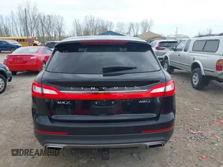 2017 Lincoln MKX Reserve z VIN 2LMPJ8LR7HBL31673, wystawiony jako IAAI lot #42202188 z przebiegiem 80 646 mil mil oraz . Historia ofert i sprzedaży dostępna na DreamBid. Obrazek 16.