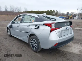 2021 Toyota Prius LE z VIN JTDL9MFU4M3028389, wystawiony jako IAAI lot #41800573 z przebiegiem 32 623 mil mil oraz . Historia ofert i sprzedaży dostępna na DreamBid. Obrazek 3.