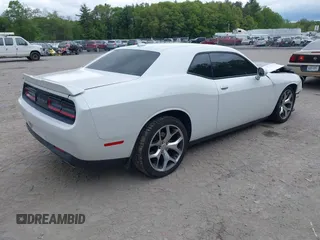2015 Dodge Challenger SXT Plus z VIN 2C3CDZBG9FH705579, wystawiony jako IAAI lot #42268112 z przebiegiem 83 786 mil mil oraz . Historia ofert i sprzedaży dostępna na DreamBid. Obrazek 4.