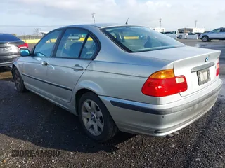 1999 BMW 3 Series 323i with VIN WBAAM3330XKC56332, listed as a IAAI auction lot 41200762 with 157,004 mi miles. Bid and sale history available at carsss.com. Image 3.