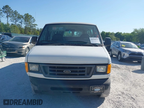 2004 Ford Econoline Passenger XL with VIN 1FBSS31L04HB18896, listed as a IAAI auction lot 42038029 with 252,825 mi miles. Bid and sale history available at carsss.com. Image 12.