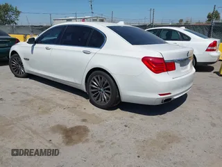 2012 BMW 7 Series 750Li z VIN WBAKB8C52CC963233, wystawiony jako IAAI lot #42332082 z przebiegiem 150 319 mil mil oraz . Historia ofert i sprzedaży dostępna na DreamBid. Obrazek 3.
