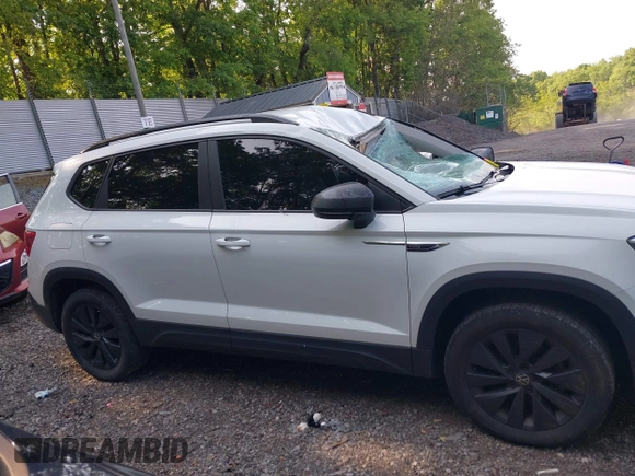 2022 Volkswagen Taos S с VIN 3VVMX7B21NM055390, выставлен на аукционе IAAI как лот 42392357 с пробегом 64 677 миль миль и . История ставок и продаж доступна на DreamBid. Изображение 13.