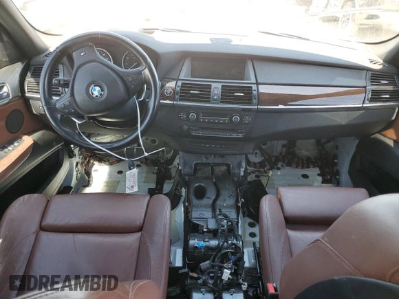 2013 BMW X5 xDrive50i z VIN 5UXZV8C52D0C16129, wystawiony jako Copart lot #47967905 z przebiegiem 111 011 mil mil oraz Szkoda całkowita • Salvage title. Historia ofert i sprzedaży dostępna na DreamBid. Obrazek 8.