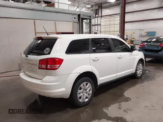 2015 Dodge Journey American Value z VIN 3C4PDCAB4FT714200, wystawiony jako IAAI lot #42199910 z przebiegiem 205 009 mil mil oraz . Historia ofert i sprzedaży dostępna na DreamBid. Obrazek 4.