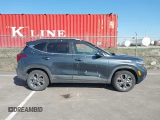 2024 Kia Seltos S z VIN KNDEUCAA1R7606866, wystawiony jako IAAI lot #41860017 z przebiegiem 15 384 mil mil oraz . Historia ofert i sprzedaży dostępna na DreamBid. Obrazek 13.