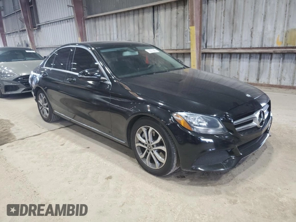 2018 Mercedes-Benz C 300 z VIN 55SWF4JB5JU219795, wystawiony jako Copart lot #53573385 z przebiegiem 109 462 mil mil oraz Czysty tytuł • Clean title. Historia ofert i sprzedaży dostępna na DreamBid. Obrazek 4.