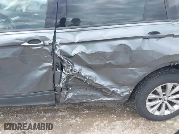 2020 Volkswagen Tiguan S с VIN 3VV1B7AX3LM103449, выставлен на аукционе IAAI как лот 42044171 с пробегом 45 195 миль миль и . История ставок и продаж доступна на DreamBid. Изображение 6.