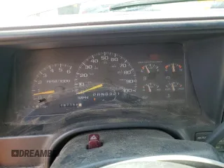 1998 GMC Suburban with VIN 1GKFK16RXWJ721305, listed as a Copart auction lot 64112165 with 197,756 mi miles and Clean title. Bid and sale history available at DreamBid. Image 9.