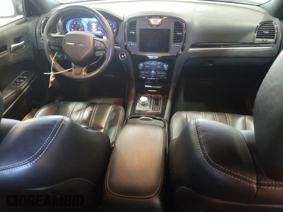 2020 Chrysler 300 S z VIN 2C3CCABGXLH145751, wystawiony jako Copart lot #46607105 z przebiegiem 75 546 mil mil oraz Szkoda całkowita • Salvage title. Historia ofert i sprzedaży dostępna na DreamBid. Obrazek 8.