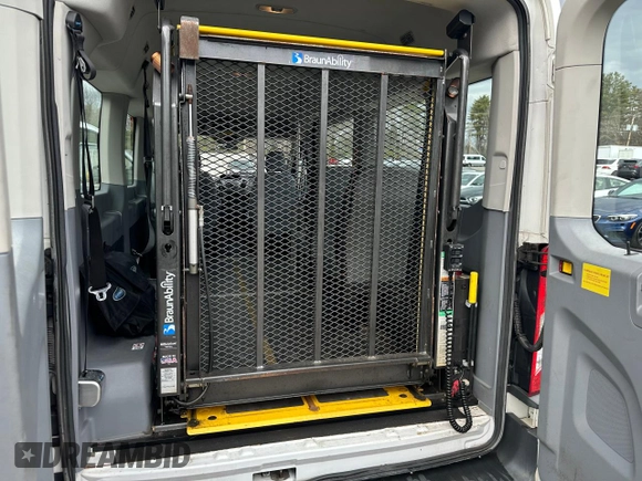 2017 Ford Transit XL с VIN 1FDZX2CM3HKA03113, выставлен на аукционе Copart как лот 51824525 с пробегом 286 987 миль миль и Чистый • Clean title. История ставок и продаж доступна на DreamBid. Изображение 10.