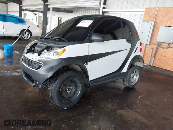 2014 Smart fortwo Pure z VIN WMEEJ3BA4EK737709, wystawiony jako IAAI lot #42105265 z przebiegiem 23 970 mil mil oraz . Historia ofert i sprzedaży dostępna na DreamBid. Obrazek 18.