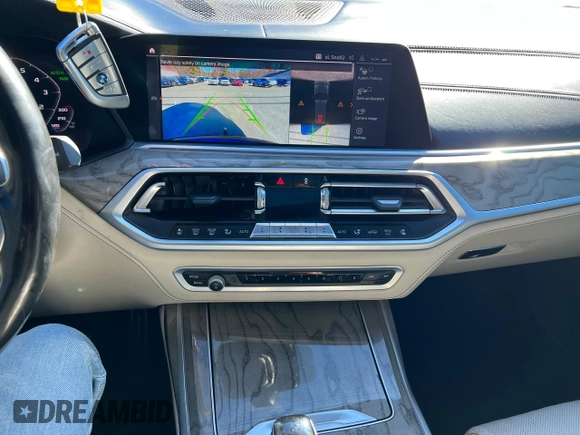 2019 BMW X7 xDrive50i z VIN 5UXCX4C53KLB39548, wystawiony jako Copart lot #47834905 z przebiegiem 159 191 mil mil oraz Czysty tytuł • Clean title. Historia ofert i sprzedaży dostępna na DreamBid. Obrazek 10.