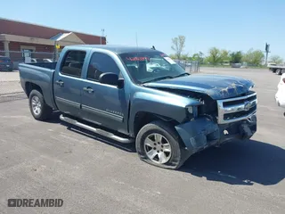 2010 Chevrolet Silverado 1500 LT with VIN 3GCRCSE00AG129825, listed as a IAAI auction lot 42003399 with 305,636 mi miles. Bid and sale history available at carsss.com. Image 13.