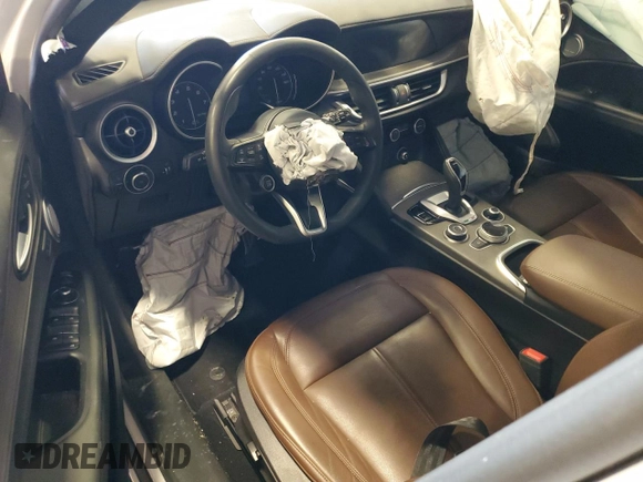 2023 Alfa Romeo Stelvio Ti z VIN ZASPAKBN4P7D57870, wystawiony jako Copart lot #46588385 z przebiegiem Nie podano mil oraz Szkoda całkowita • Salvage title. Historia ofert i sprzedaży dostępna na DreamBid. Obrazek 8.