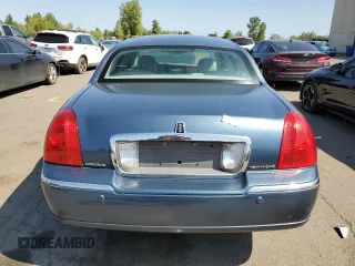 2005 Lincoln Town Car Signature z VIN 1LNHM81W25Y636545, wystawiony jako Copart lot #54044505 z przebiegiem 135 646 mil mil oraz Szkoda całkowita • Salvage title. Historia ofert i sprzedaży dostępna na DreamBid. Obrazek 6.