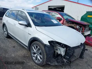 2019 Volkswagen Golf S z VIN 3VWH17AUXKM505664, wystawiony jako IAAI lot #41795616 z przebiegiem 75 006 mil mil oraz . Historia ofert i sprzedaży dostępna na DreamBid. Obrazek 1.
