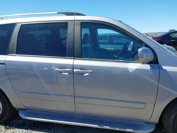 2009 Kia Sedona LX with VIN KNDMB233496315780, listed as a IAAI auction lot 41849241 with 174,224 mi miles. Bid and sale history available at carsss.com. Image 13.