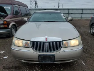 2001 Lincoln Town Car Executive with VIN 1LNHM81W31Y733358, listed as a Copart auction lot 85582644 with 88,418 mi miles and Salvage Title. Bid and sale history available at carsss.com. Image 5.