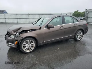2013 Mercedes-Benz C 300 Sport with VIN WDDGF8AB3DG025845, listed as a Copart auction lot 60249305 with 113,418 mi miles and Clean title. Bid and sale history available at DreamBid. Image 1.