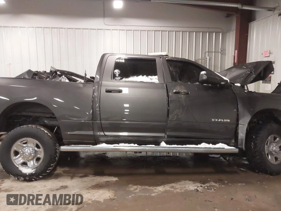 2022 Ram 2500 Tradesman with VIN 3C6UR5CL5NG299330, listed as a IAAI auction lot 41545417 with 61,631 mi miles. Bid and sale history available at carsss.com. Image 13.