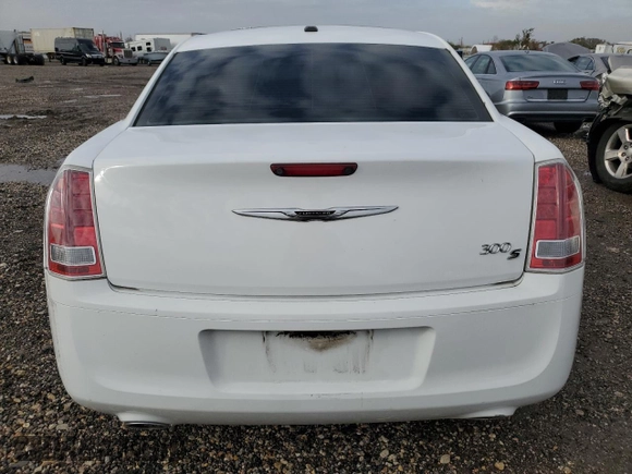2013 Chrysler 300 with VIN 2C3CCABT0DH691022, listed as a Copart auction lot 84861724 with 124,518 mi miles and Salvage Title. Bid and sale history available at carsss.com. Image 6.