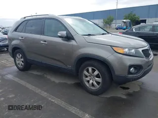 2013 Kia Sorento LX with VIN 5XYKTCA62DG313524, listed as a IAAI auction lot 41624883 with 70,777 mi miles. Bid and sale history available at carsss.com. Image 1.