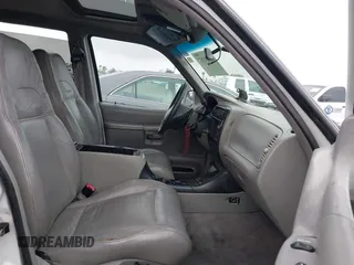 1999 Mercury Mountaineer z VIN 4M2ZU52P3XUJ07026, wystawiony jako IAAI lot #42131317 z przebiegiem 273 535 mil mil oraz . Historia ofert i sprzedaży dostępna na DreamBid. Obrazek 5.