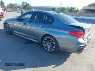 2017 BMW 5 Series 540i z VIN WBAJE5C34HG914566, wystawiony jako IAAI lot #42386472 z przebiegiem 83 898 mil mil oraz . Historia ofert i sprzedaży dostępna na DreamBid. Obrazek 3.