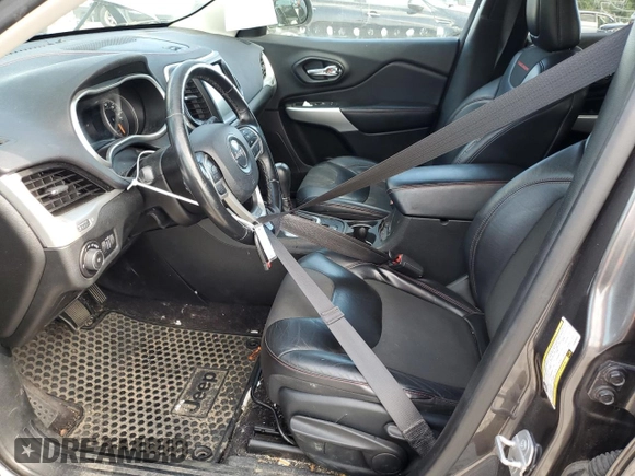 2017 Jeep Cherokee Trailhawk z VIN 1C4PJMBS9HW638497, wystawiony jako Copart lot #58435515 z przebiegiem 114 548 mil mil oraz Szkoda całkowita • Salvage title. Historia ofert i sprzedaży dostępna na DreamBid. Obrazek 7.
