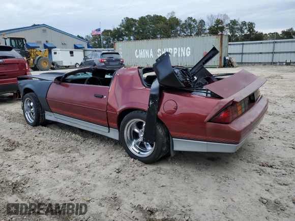 1987 Chevrolet Camaro z VIN 1G1FP21H2HN131699, wystawiony jako Copart lot #87860445 z przebiegiem 86 117 mil mil oraz Szkoda całkowita • Salvage title. Historia ofert i sprzedaży dostępna na DreamBid. Obrazek 2.